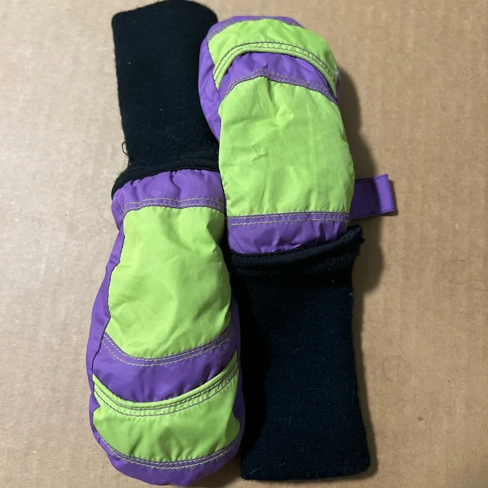 SnowStoppers Original Extended Cuff Kids Winter Snow Mittens. Purple w Green. S